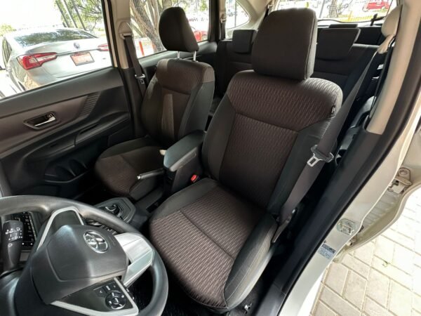 TOYOTA AVANZA