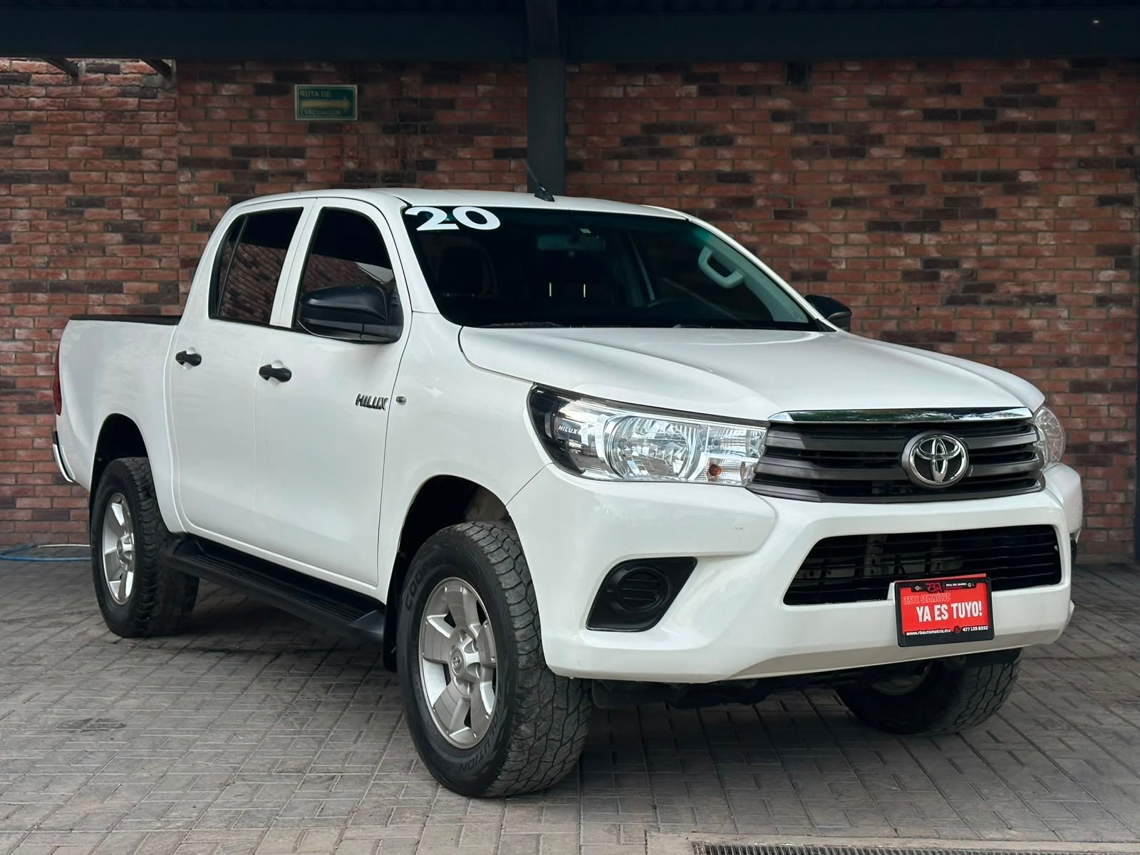 TOYOTA HILUX
