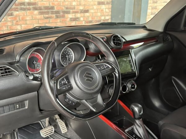 SUZUKI SWIFT
