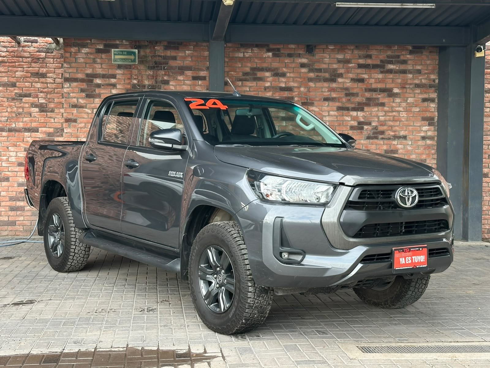 TOYOTA HILUX