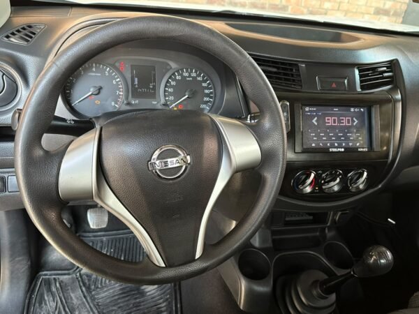 NISSAN NP300