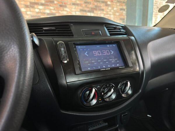 NISSAN NP300
