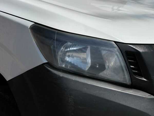 NISSAN NP300