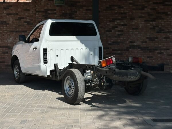 NISSAN NP300