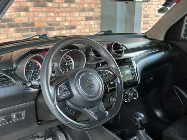 SUZUKI SWIFT