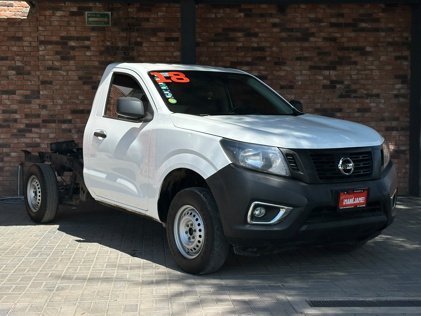 NISSAN NP300
